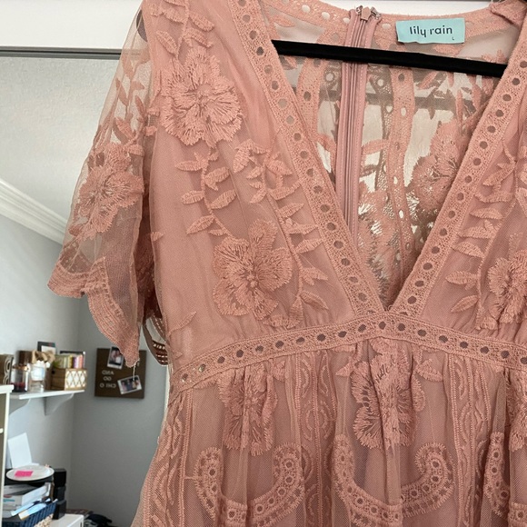 Pink lace romper - Picture 4 of 5